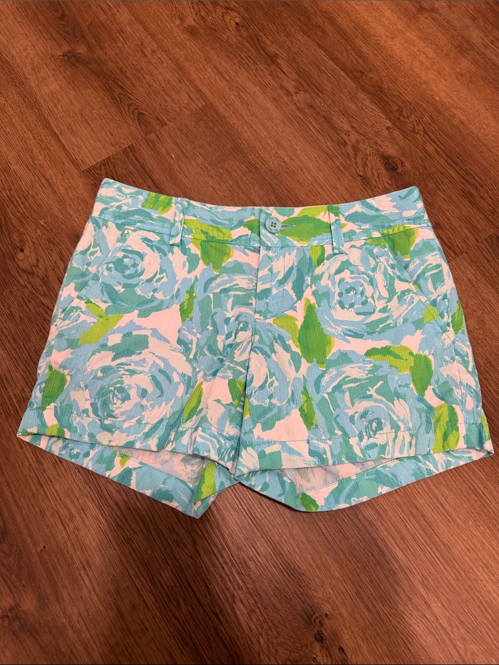 Lilly Pulitzer Blue Green Rose Floral Print Women’s Shorts — Aqua & Green